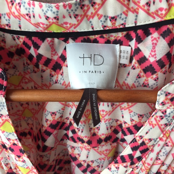 HD in Paris | Kaveri Pintuck Henley Top Size 2 - Picture 4 of 8